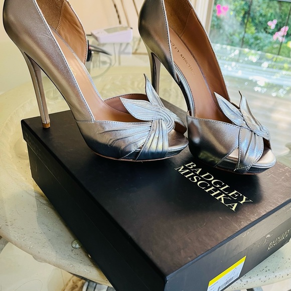 NEW! Badgley Mischka silver shoes, New - Picture 7 of 7